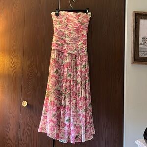 Maggie London by Jeannine Booher 100% silk strapless, midi dress. Size 6.